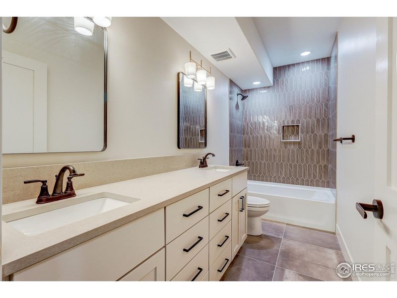 Furnished interior view inside a new home in , Berthoud (Image 35).