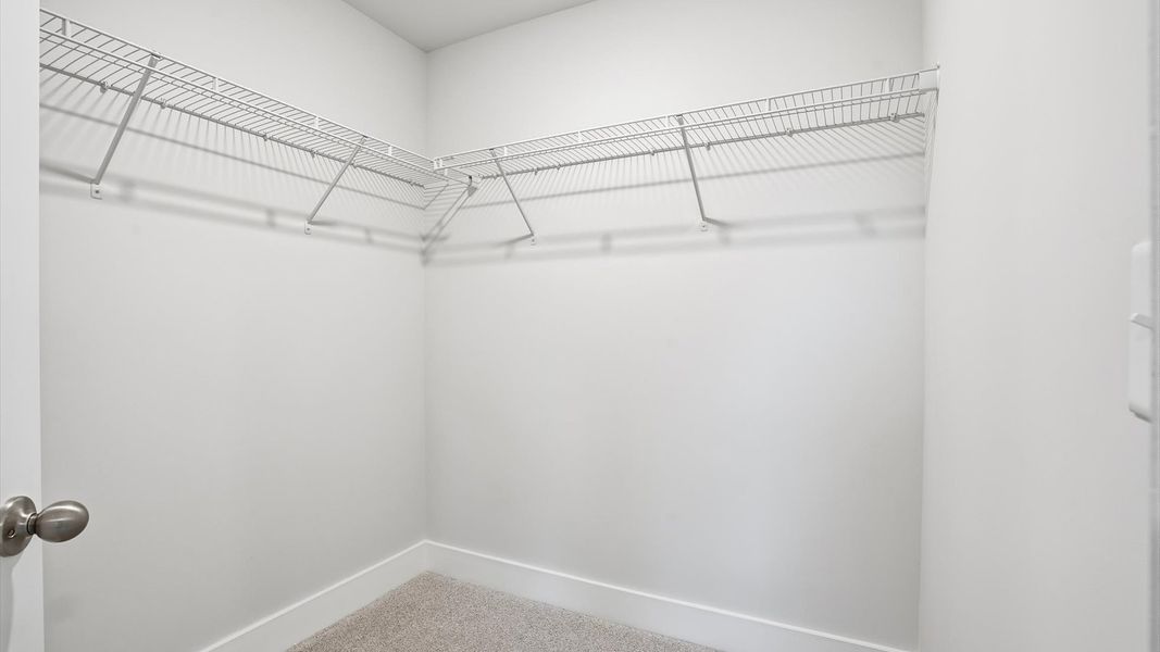 Walk-in Closet Walk-in Closet