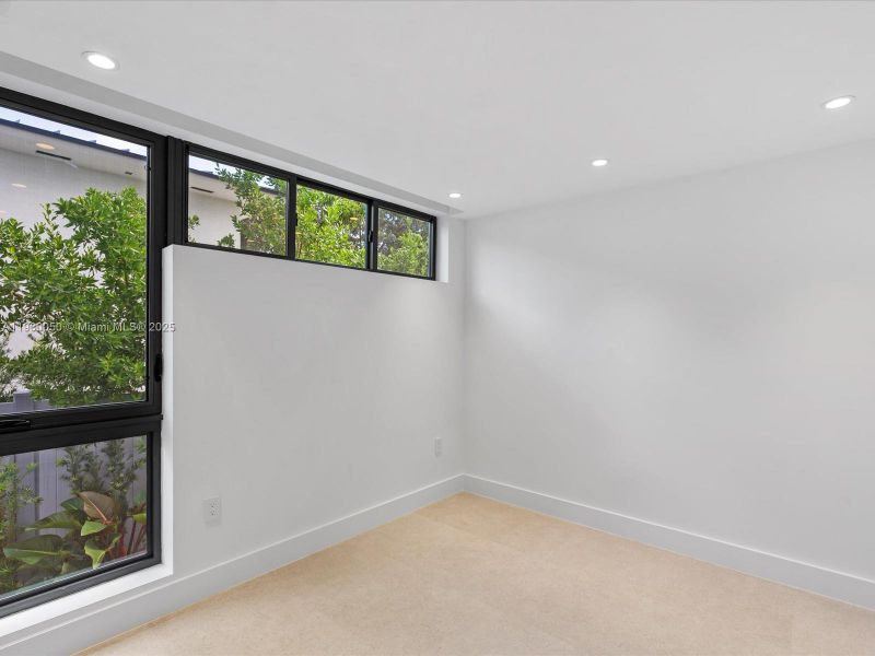 Spacious, unfurnished interior of a new home in , Miami Shores (Image 54).