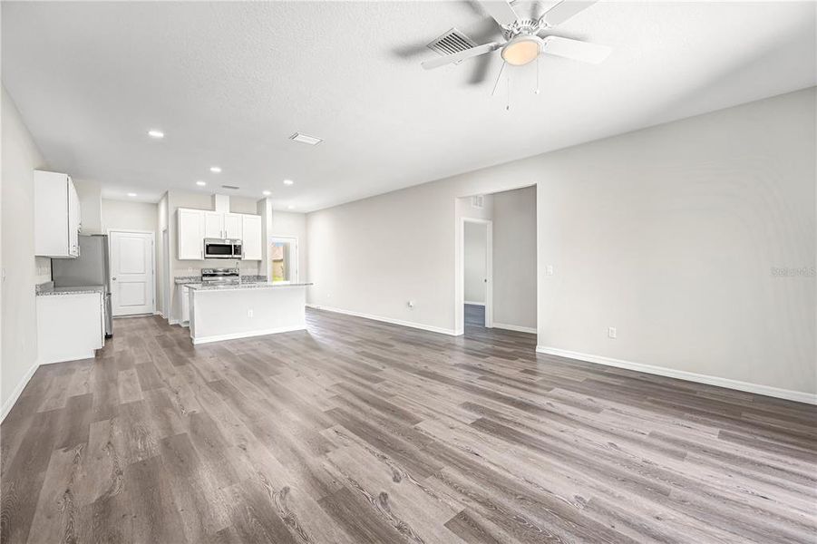 Spacious, unfurnished interior of a new home in , Weeki Wachee (Image 32).