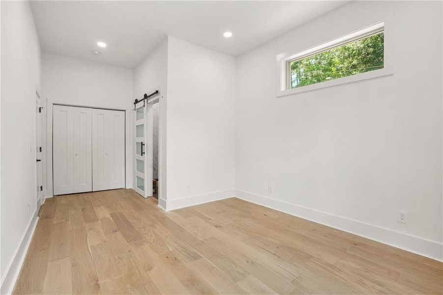 Spacious, unfurnished interior of a new home in , Atlanta (Image 63).