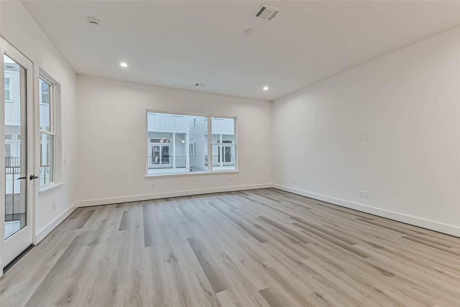 Spacious, unfurnished interior of a new home in , Houston (Image 29).