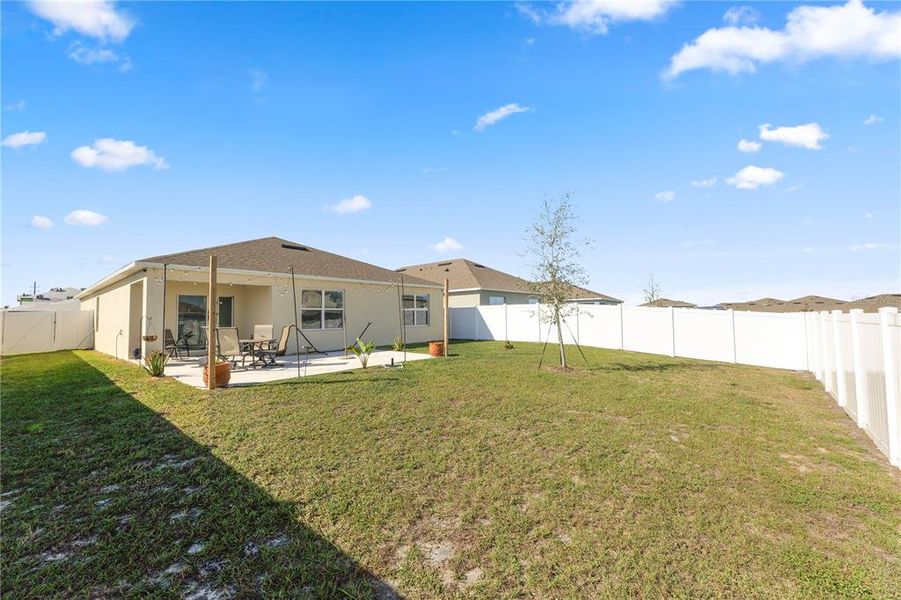 Exterior details and patio area of a home in , Bartow (Image 31).