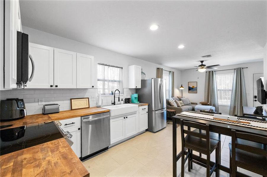 Furnished interior view inside a new home in , Tarpon Springs (Image 41).