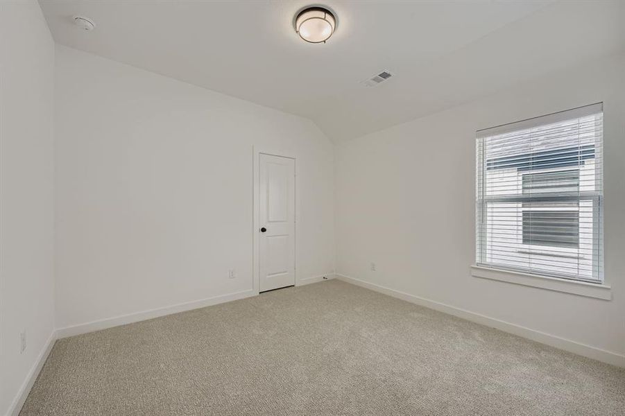 Spacious, unfurnished interior of a new home in Sweetgrass 50s, Haslet (Image 26).