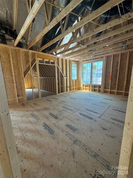 Upstairs bonus room w/ lower bonus level