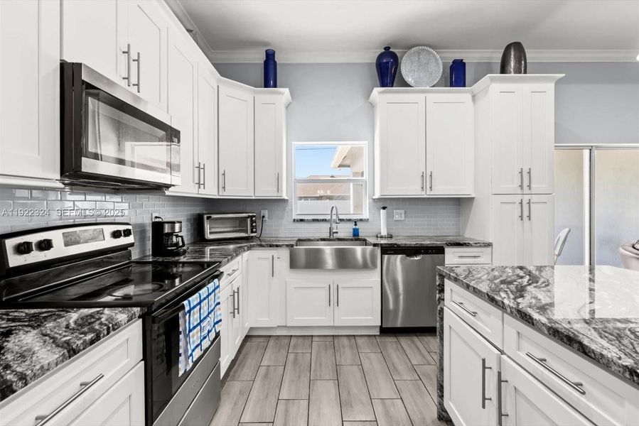 Furnished interior view inside a new home in , Port St. Lucie (Image 7).