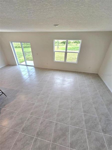 Spacious, unfurnished interior of a new home in , Haines City (Image 8).