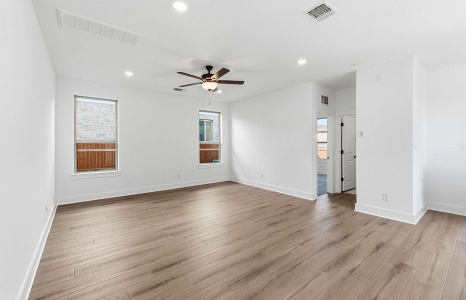Spacious, unfurnished interior of a new home in Saddleback at Santa Rita Ranch, Liberty Hill (Image 33).