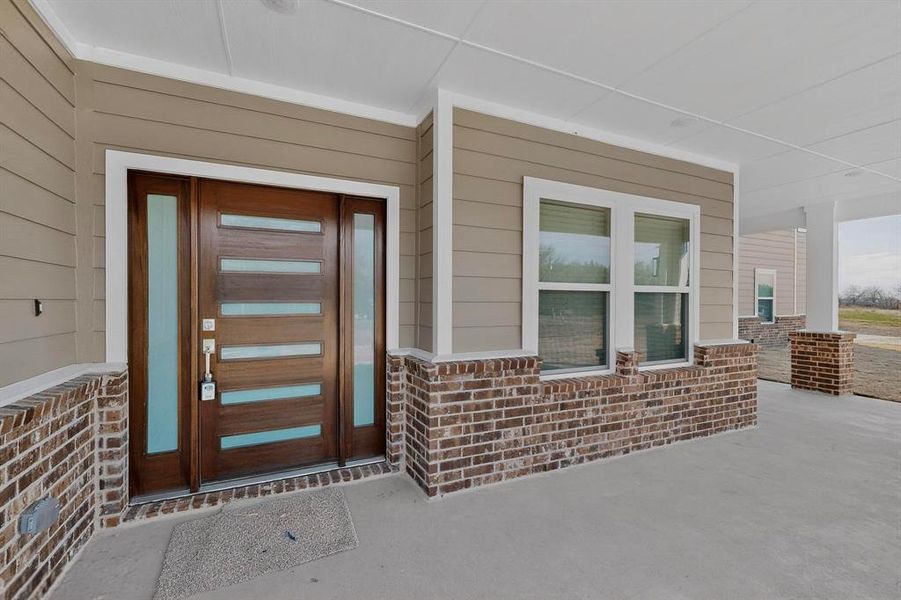 Exterior details and patio area of a home in , Sulphur Springs (Image 3).