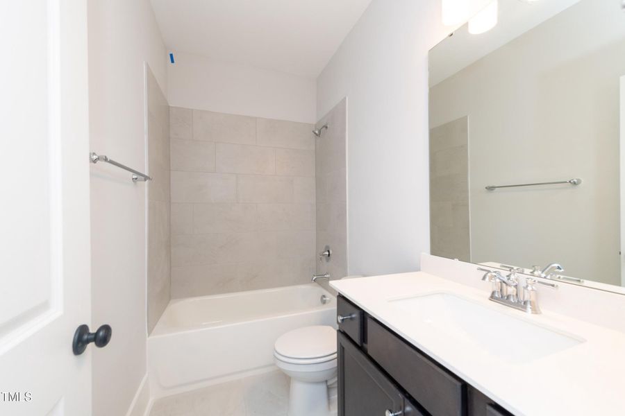 RGA-0379-00_Ballentine C_Bathroom_Drees