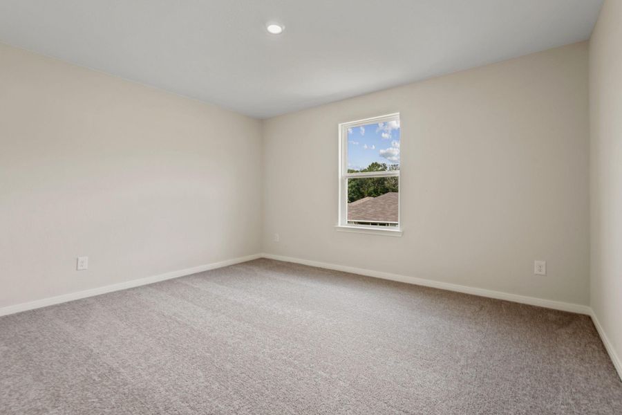 Spacious, unfurnished interior of a new home in Pinewood Trails, Cleveland (Image 13).