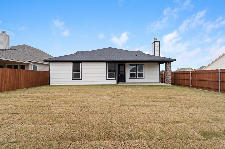 Exterior details and patio area of a home in Covenant Park, Springtown (Image 28).