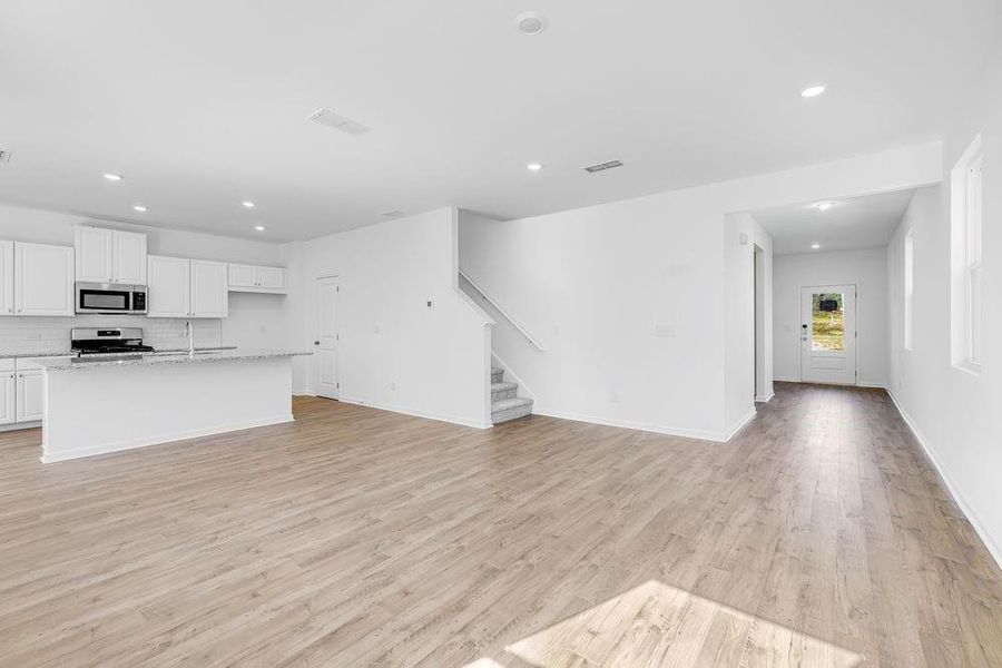 Spacious, unfurnished interior of a new home in Windance Lake, Loganville (Image 18).