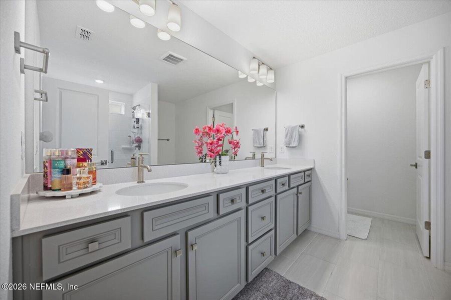 Furnished interior view inside a new home in , Middleburg (Image 13).