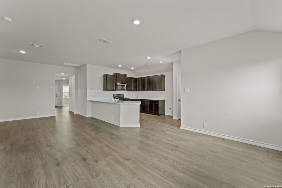 Spacious, unfurnished interior of a new home in Steele Creek, Cibolo (Image 12).