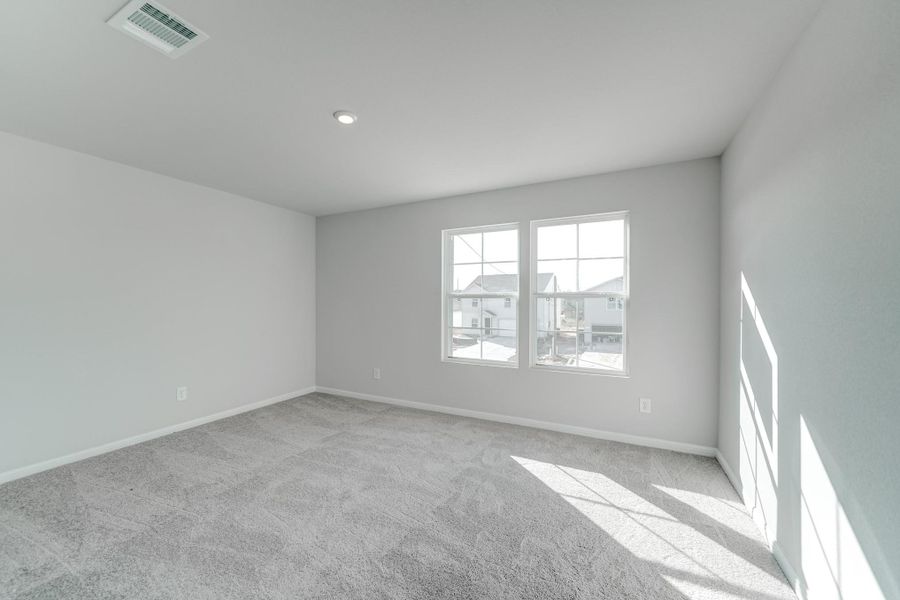 Spacious, unfurnished interior of a new home in Shirey Forest - Branches, Lufkin (Image 18).