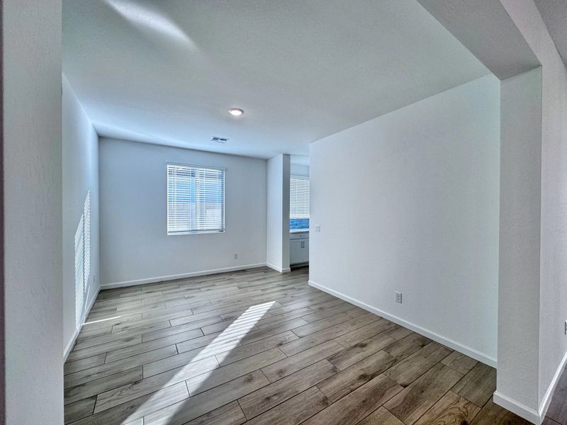 Dining with pass through to butler's pantry Dining with pass through to butler's pantry