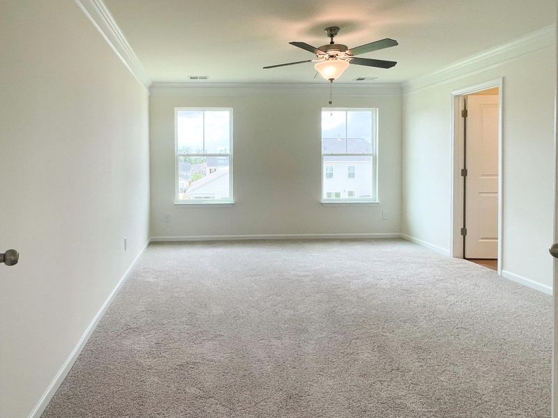 Spacious, unfurnished interior of a new home in Harrington, Greenville (Image 13).