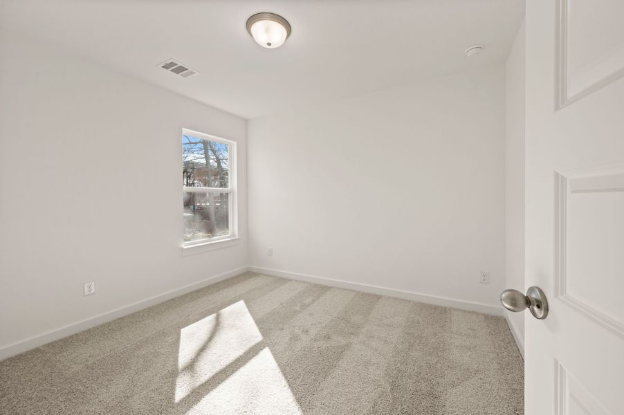 Spacious, unfurnished interior of a new home in Runaway Bay, Runaway Bay (Image 27).