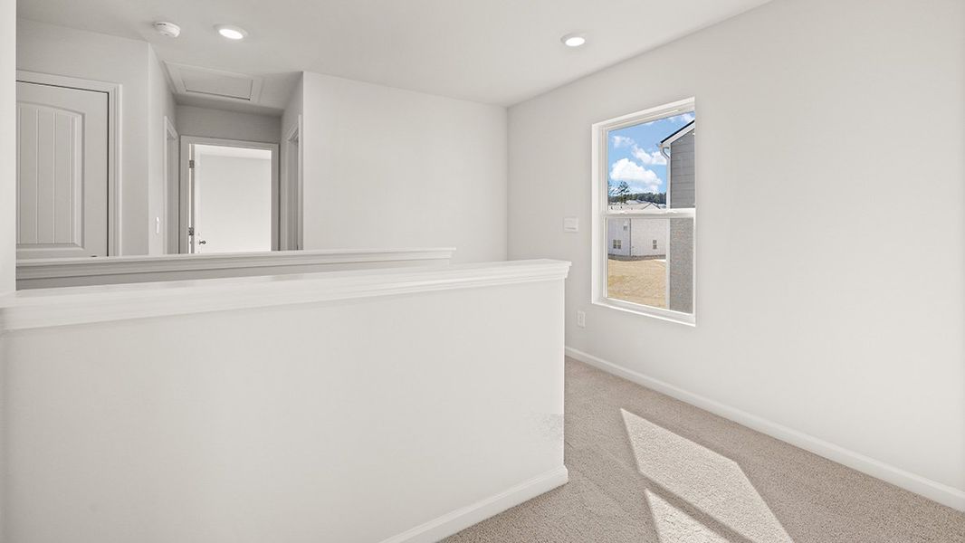 Spacious, unfurnished interior of a new home in Sherwood Manor, South Fulton (Image 9).