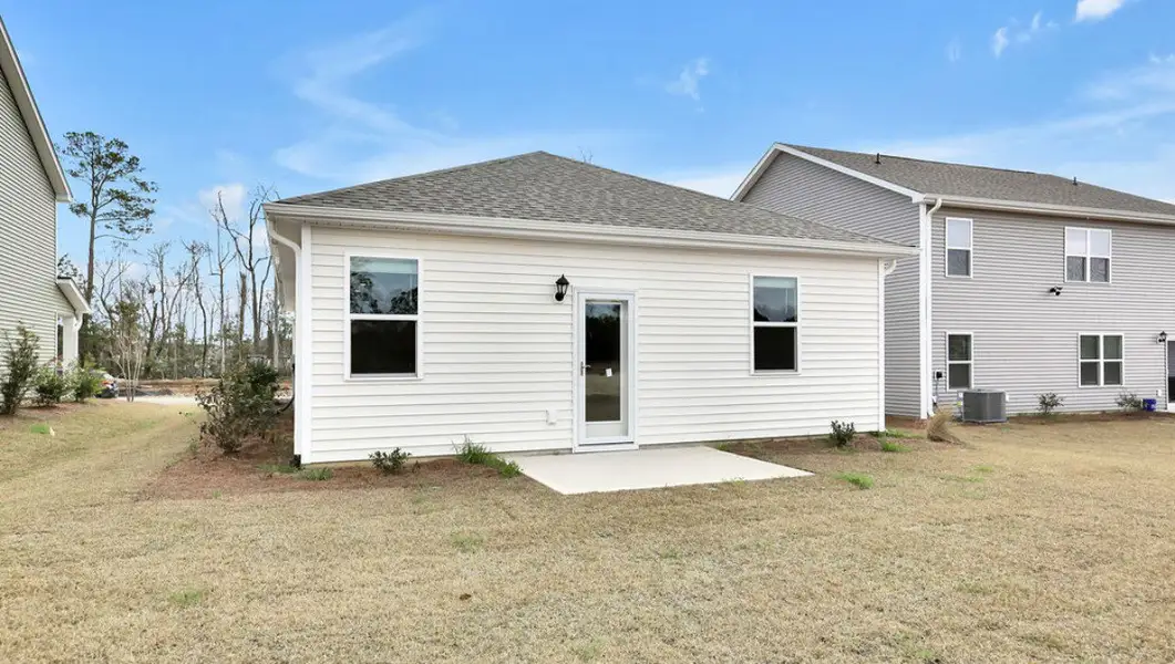 Exterior details and patio area of a home in Eagle Creek, Bolivia (Image 3).