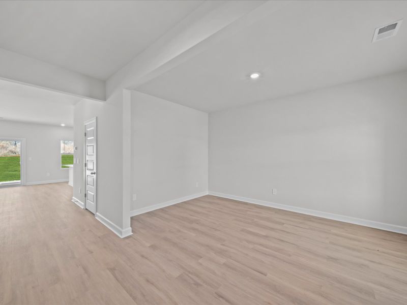 Spacious, unfurnished interior of a new home in Brayfield Manor - Signature Collection, Wellford (Image 7).