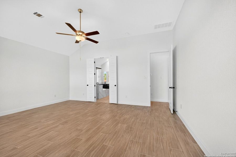 Spacious, unfurnished interior of a new home in Preserve at Annabelle Ranch, San Antonio (Image 23).