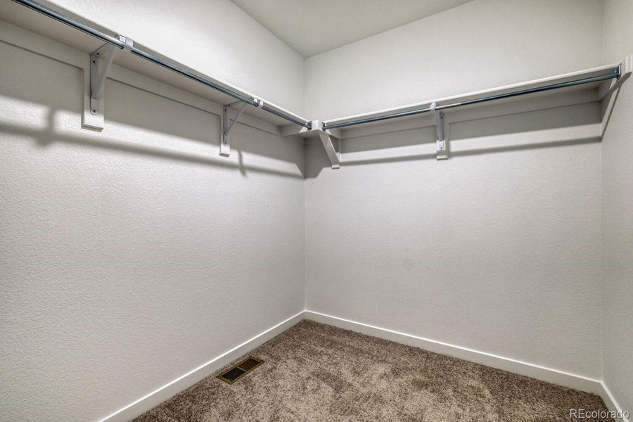 Spacious, unfurnished interior of a new home in Percheron, Colorado Springs (Image 10).