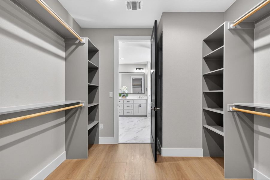 Furnished interior view inside a new home in , Kingsland (Image 34).