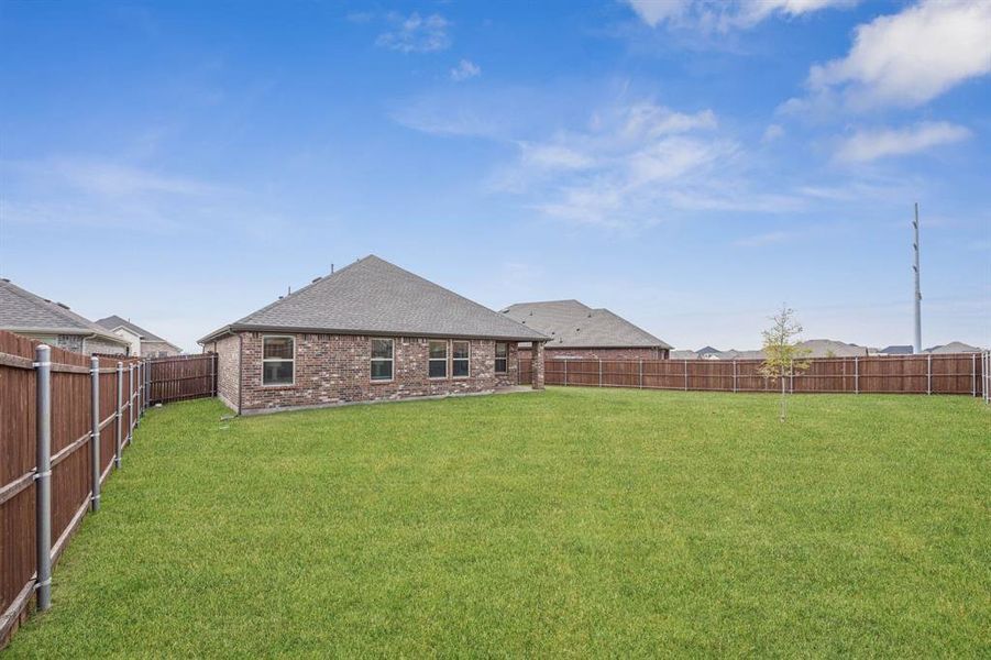 Exterior details and patio area of a home in , Lavon (Image 4).