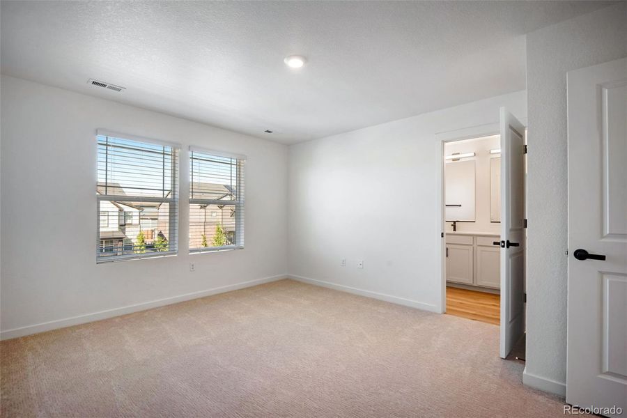 Spacious, unfurnished interior of a new home in Horizon Uptown, Aurora (Image 28). Spacious, unfurnished interior of a new home in Horizon Uptown, Aurora (Image 28).