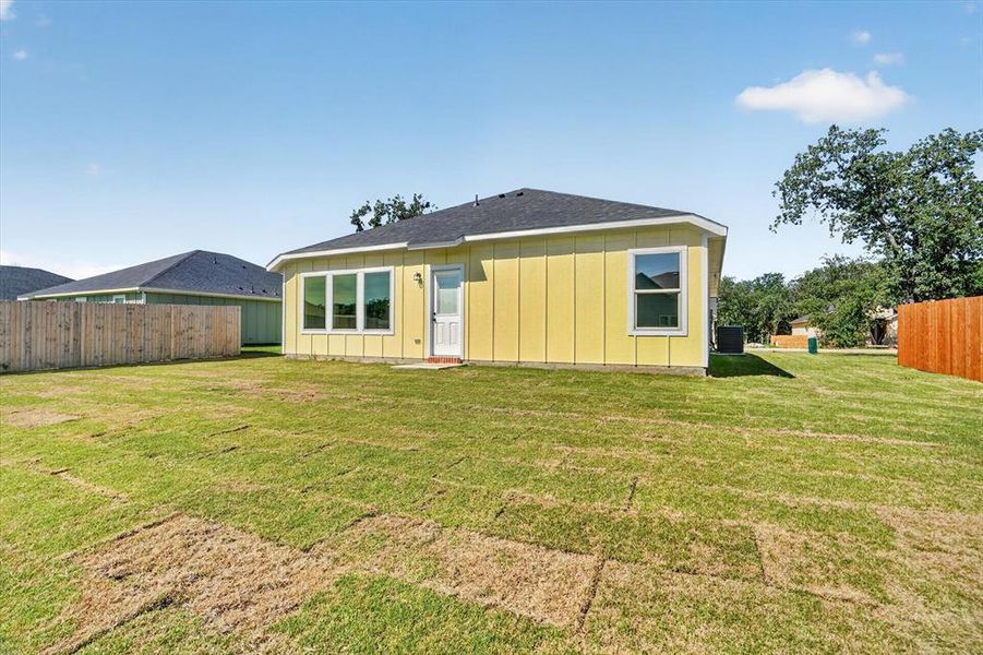 Exterior details and patio area of a home in , Tolar (Image 4).