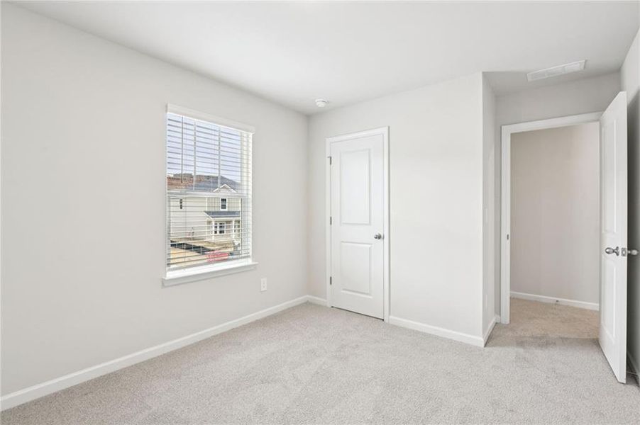 Spacious, unfurnished interior of a new home in Ivey Township, Dallas (Image 27).