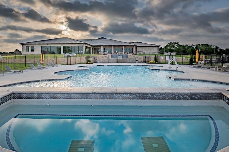 Community amenities in Heath Golf & Yacht Villas, Heath (Image 4). Community amenities in Heath Golf & Yacht Villas, Heath (Image 4).