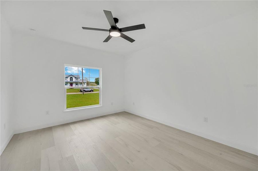 Spacious, unfurnished interior of a new home in , Dade City (Image 37).