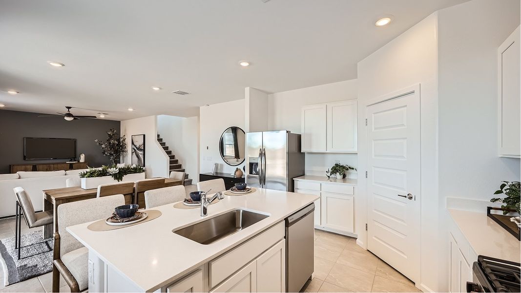 4049 Avery Kitchen 3of3 F1