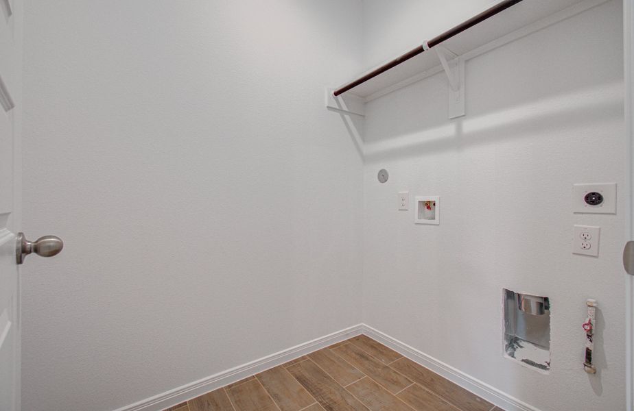 Spacious, unfurnished interior of a new home in Harmony Cove, Humble (Image 35).