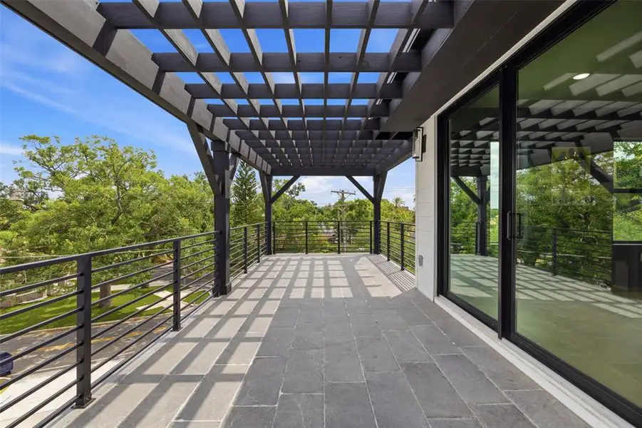 Exterior details and patio area of a home in , Tampa (Image 3).