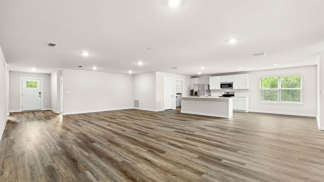 Spacious, unfurnished interior of a new home in Sunny Hills, Chipley (Image 18).