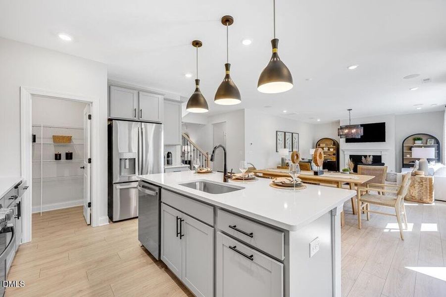 ashford-kitchen-to-dining-area-01