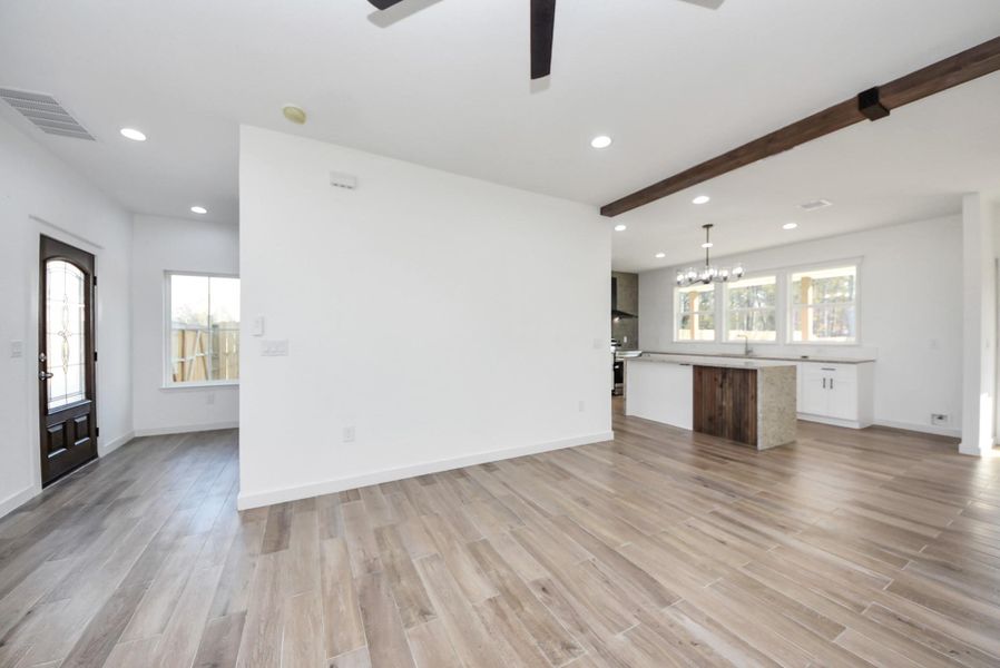 Spacious, unfurnished interior of a new home in , Conroe (Image 16).