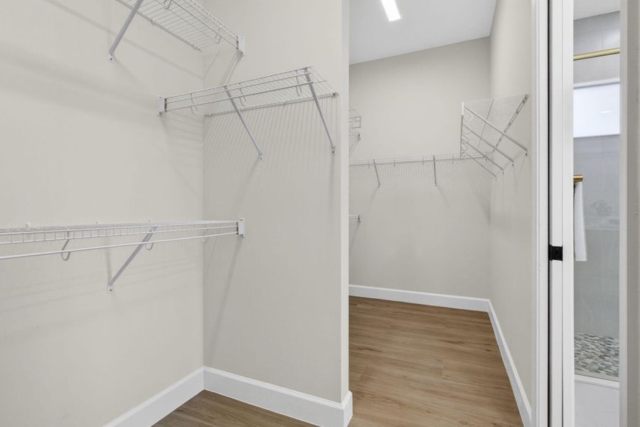 Master Bedroom Walking Closet
