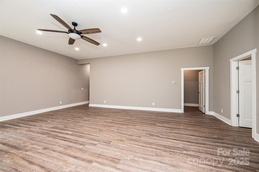 Spacious, unfurnished interior of a new home in , Lenoir (Image 39).