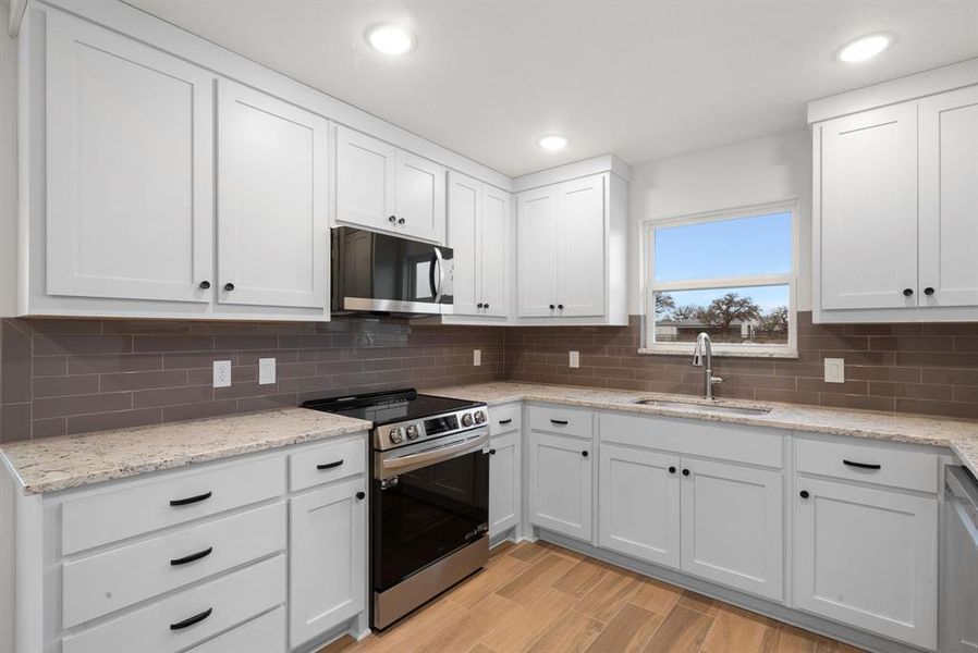 Furnished interior view inside a new home in , Lipan (Image 9).