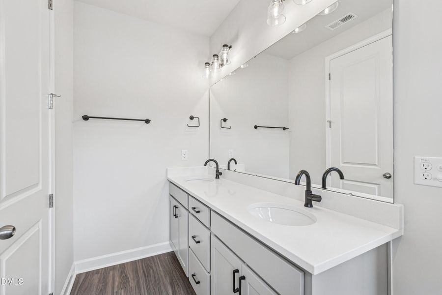 Mews at Holding Village 52_Primary Bathr