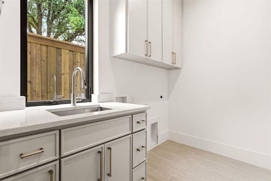 Furnished interior view inside a new home in , Dallas (Image 18).