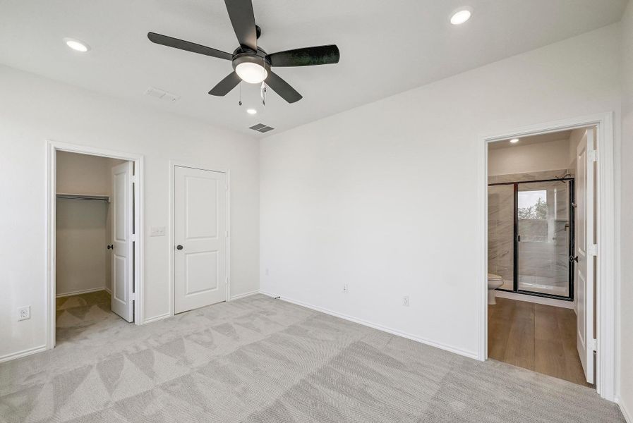 Spacious, unfurnished interior of a new home in Creekside at Estancia, Austin (Image 12).