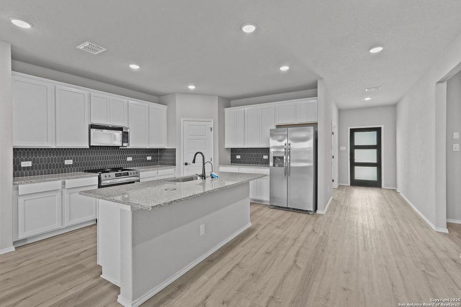 Furnished interior view inside a new home in Comanche Ridge, San Antonio (Image 47). Furnished interior view inside a new home in Comanche Ridge, San Antonio (Image 47).