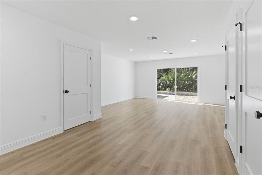 Spacious, unfurnished interior of a new home in , Altamonte Springs (Image 12).